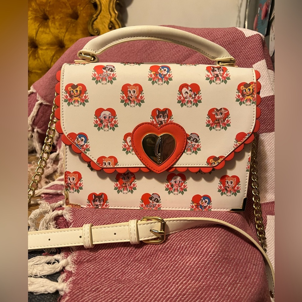 Loungefly Funko villainous valentines purse. Shoulder bag with gold hardware.